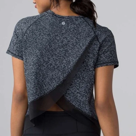 lululemon quick pace short sleeve soundwave white black Preowned great condition - Picture 10 of 10